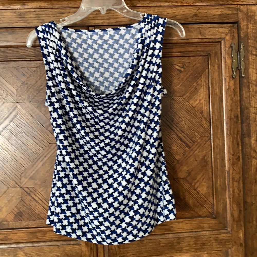Calvin Klein Sleeveless navy/white pullover blouse. Excellent condition